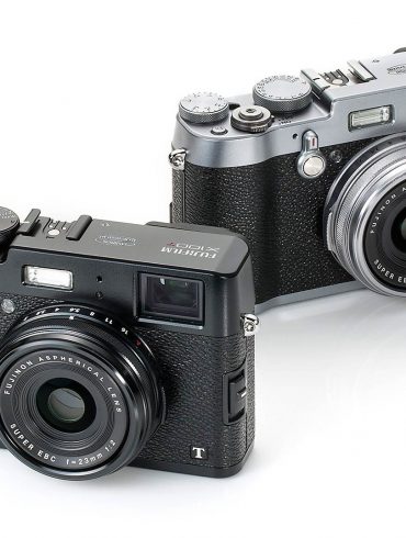 Fuji X100T black and silver finishes
