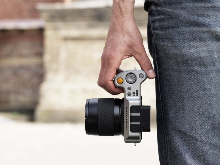 Hasselblad X1D in hand