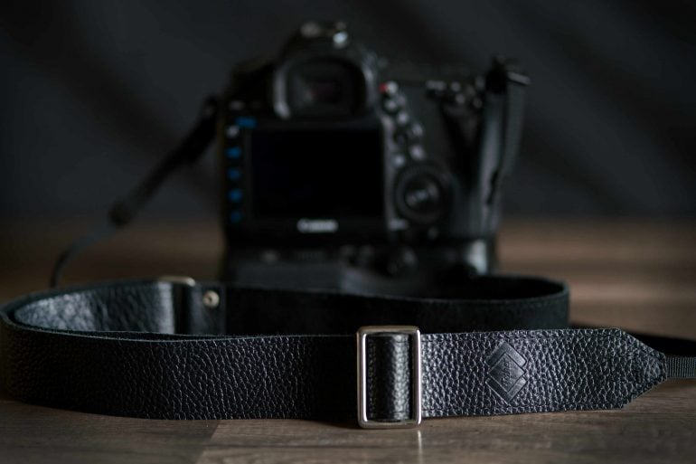 tether overlap strap on Canon 5D
