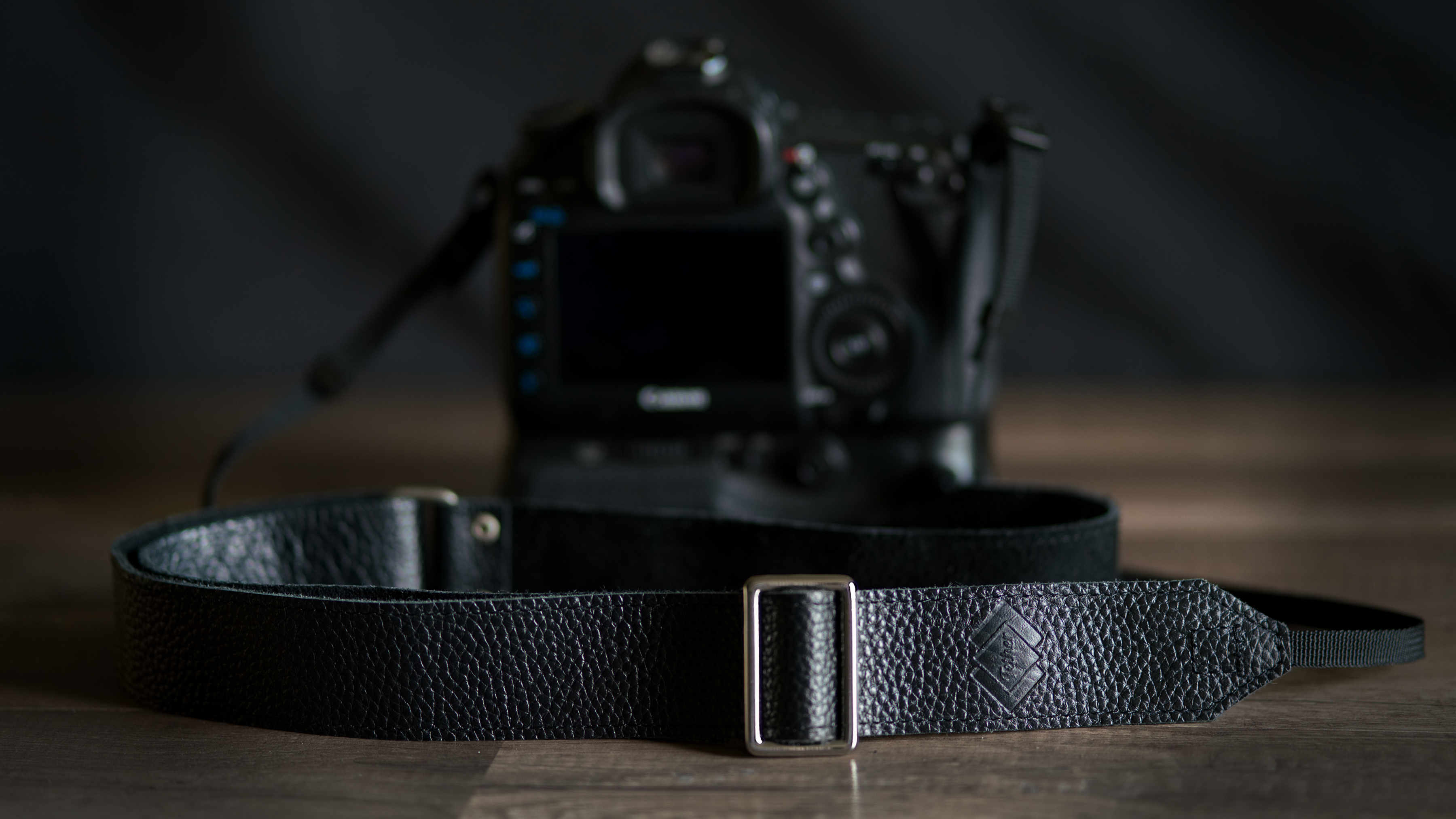 tether overlap strap on Canon 5D