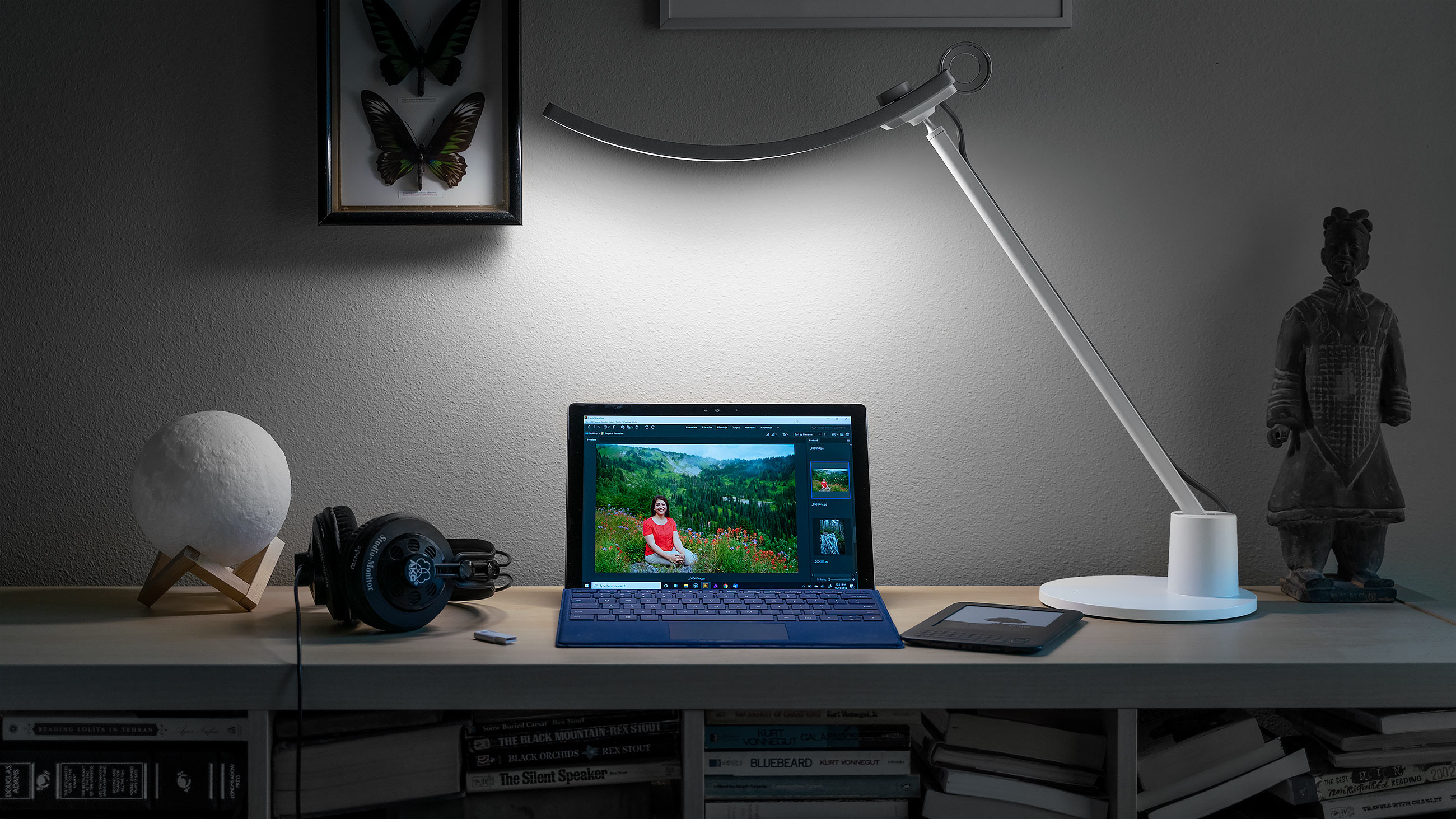 Featured Image of BenQ Genie Desk Lamp in Use