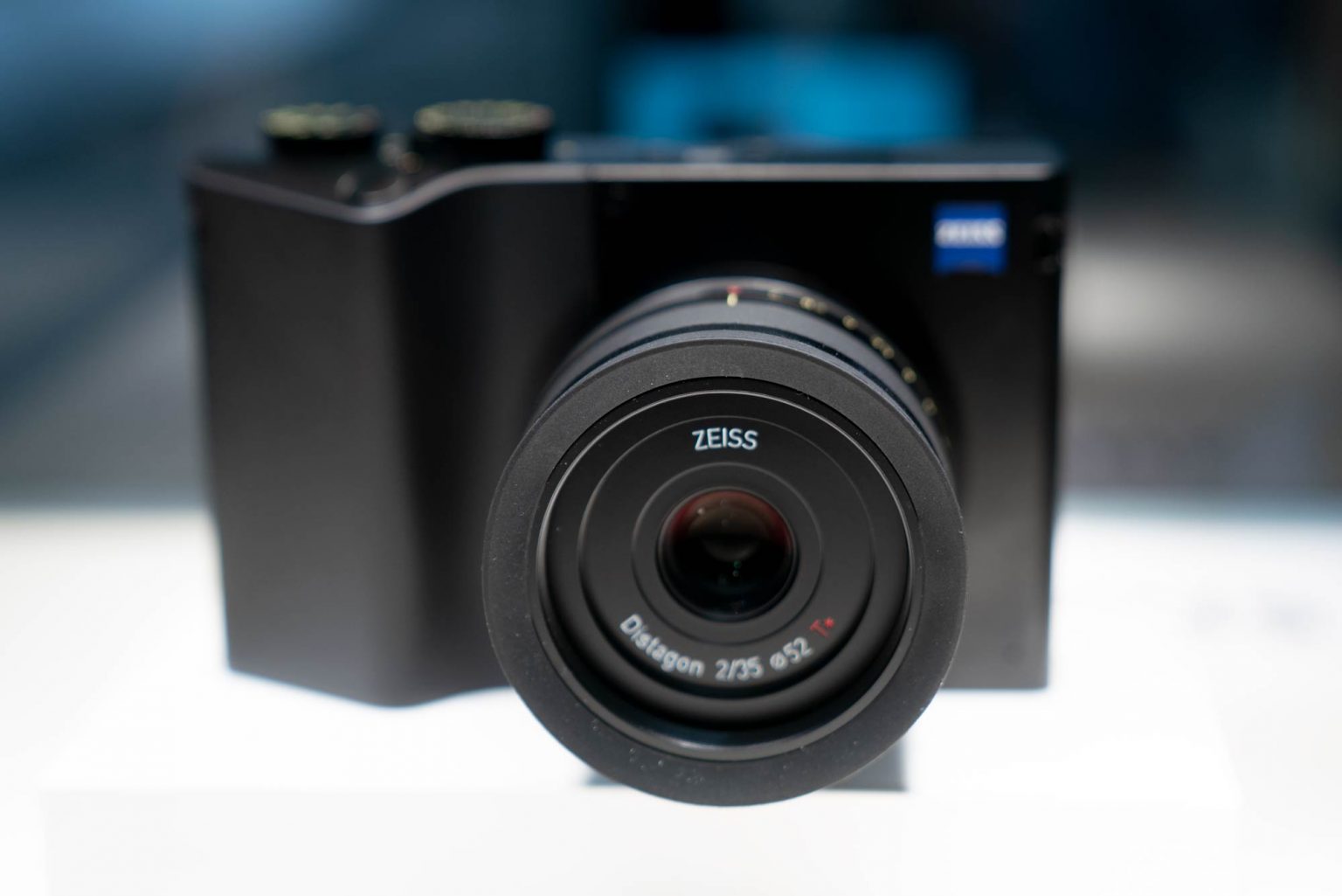 Remember the Zeiss ZX1? It's finally here. - Light And Matter